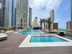 SUNRISE HOMES - A Stylish Studio in Botanica Tower