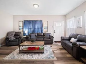 Large Remodeled 4 Bedroom Only 7 Minutes to Downtown - نورث أولمستيد