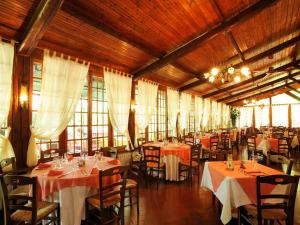 Mobilheim auf dem Hügel mit Pool