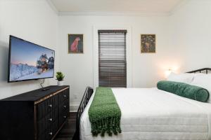 Fully-stocked Kitchen, AC, WiFi, WD, Near Baseball and Downtown