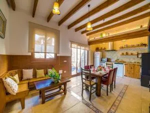 Holiday home, short drive from beach - La Puebla