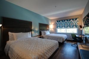 Queen Room with Two Queen Beds - Hearing Access room in Tru By Hilton Eugene OR