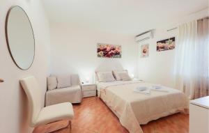 Nice Apartment In Makarska 