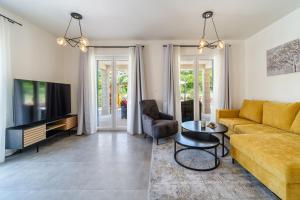 Seaside luxury villa with a swimming pool Splitska, Brac - 23815