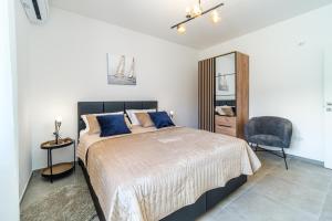 Seaside luxury villa with a swimming pool Splitska, Brac - 23815