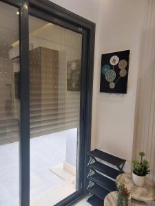 elegant mona studio