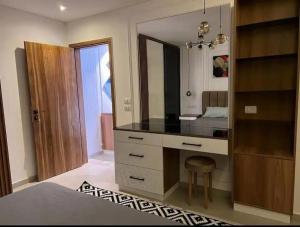elegant mona studio