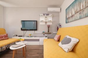 Family-friendly apartments with swimming pool Sukosan, Zadar - 18452