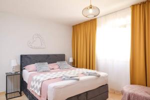 Family-friendly apartments with swimming pool Sukosan, Zadar - 18452