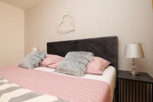 Family-friendly apartments with swimming pool Sukosan, Zadar - 18452