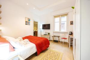 Luminosa camera con bagno privato interno - vicina alla metro