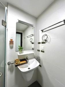 Asahi Luxstay - DCapitale Tran Duy Hung Studio