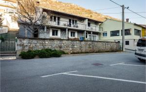 2 Bedroom Beautiful Apartment In Senj