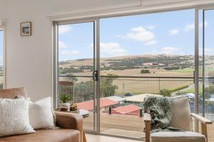 19 Carnegie Luxury - Linen Included - WiFi - Walk to beach - Town Views