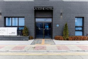 La Scene Hotel