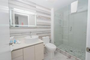 Your Paradise in Miami Beach Gym and Pool 2b 2b 1507