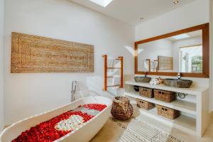 Top Rated 4BR Villa just 5 min to Finns Beach Club