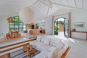 Stunning 3 Bed Villa, Close To Cafes And Beach