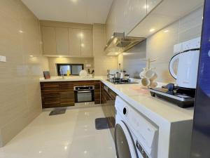 R&F Studio 5min walk to CIQ - 4 pax