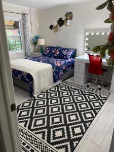 Cheerful 2 BED ROOMS Apartment in heart of Queens