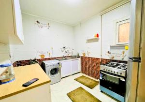 Modern 3BR Apartment - Steps from Abbas El Akkad and Citystars