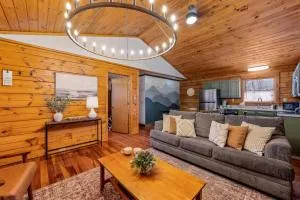 Couples Getaway Cabin near National Park w Hot Tub - 皮特曼中心