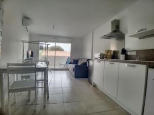 Appartements Studio 4 pers climatise avec parking, a 100m de la mer - FR-1-475-174 : photos des chambres