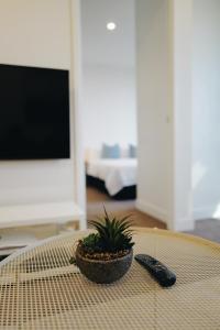 Melbourne Modern City Getaway - Pool, Spa & Sauna