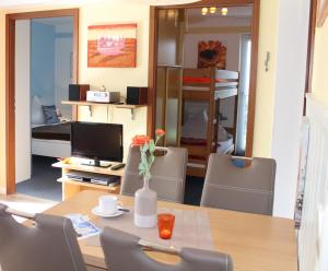 "Haus Sonnenschein - Whg 3" familiengerechte Wohnung mit 2 SZ und Terrasse in zentraler Lage