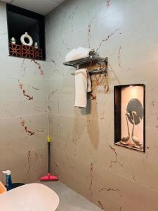 Terracopper- Pristine Art Home with Balcony near central park