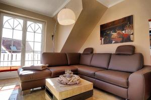 Villa Sonnenuhr, FW 8