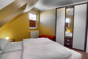 Villa Sonnenuhr, FW 8