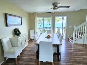 Gorgeous Beachfront Home - 30 Day Minimum - Punaluu
