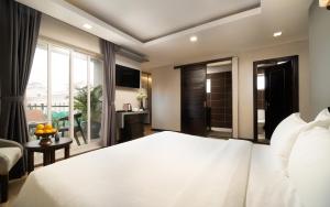 F L G Hotel