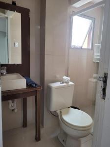 Loft 80 metros do mar na Praia Central com garagem