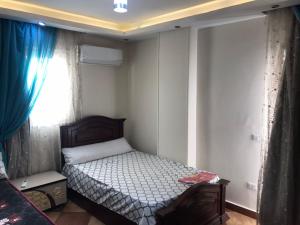 شقه بالكامل مفروش 3غرفه للايجار بحدائق الاهرام بجوار المتحف والاهرامات