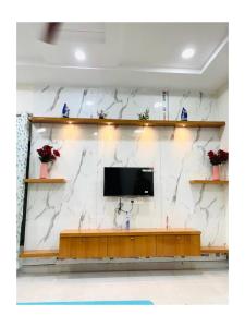 Comfortable 2BHK Near HITEX Exhibition Center