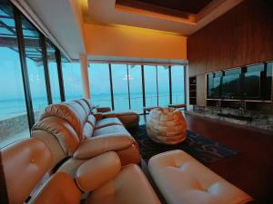 Rare Sunrise Cliff Villa 5 Bedrooms