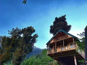 Mountain paradise tree house - Kāndi