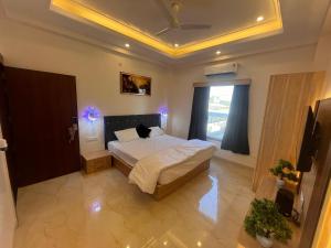 Hotel Dhanraj Inn