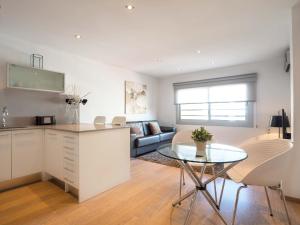 One-Bedroom Apartment - Rambla Catalunya room in Rent Top Apartments Rambla Catalunya