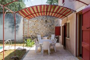 Appartements Maison Eugene centre-ville piscine jardin fibre garage : photos des chambres