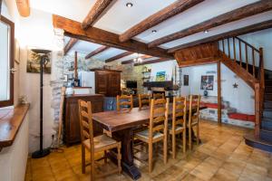 Appartements Maison Eugene centre-ville piscine jardin fibre garage : photos des chambres