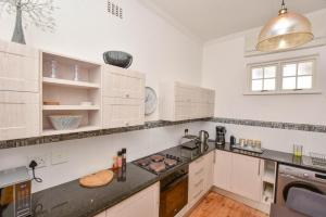 Modern Luxurious Apartment in St James Kalk Bay