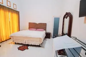 RedDoorz at Family Syariah Homestay kotamobagu - Poyowa-besar