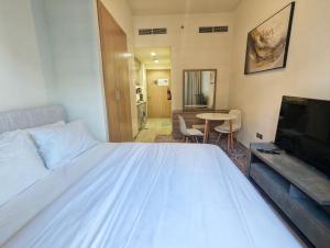 Fully Furnished Modern Studio Apartment Nearby Meydan Racecourse