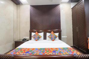 Qotel Signature Lavish Rajouri Garden New Delhi