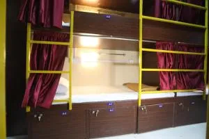 Neon Nest Dormitory Suits Asalpha Metro - Ghātkopar