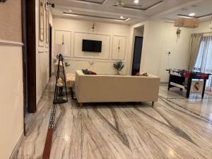 Luxurious 3BHK in Banjara Hills The Sujario Homestay