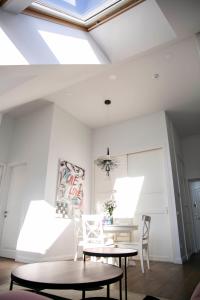 Riverside Apartment In The Heart of Old Town